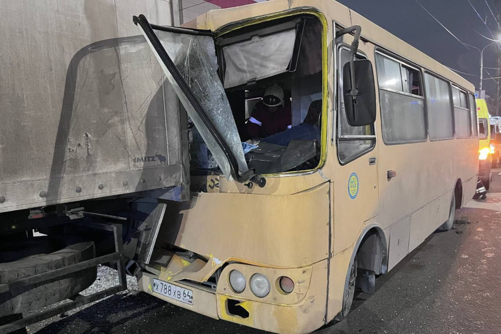 ДТП с автобусом и грузовиком в Саратове: на федеральном уровне потребовали возбудить уголовное дело