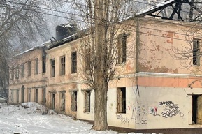 В Ленинском районе пожаловались на пожар в аварийных домах, которые администрация обещала огородить