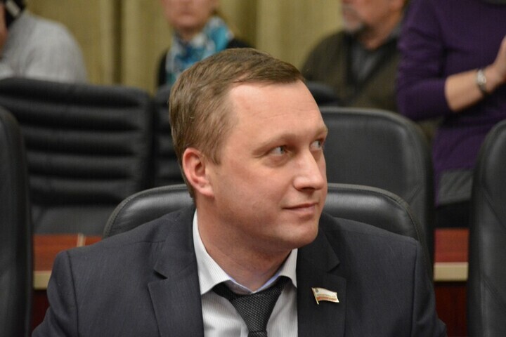Саратовский губернатор решил весь год не повышать зарплату себе, министрам и депутатам