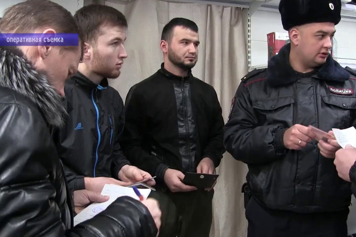 Полицейские и сотрудники военкоматов вновь пришли с повестками в заведения Саратова и Энгельса (видео)
