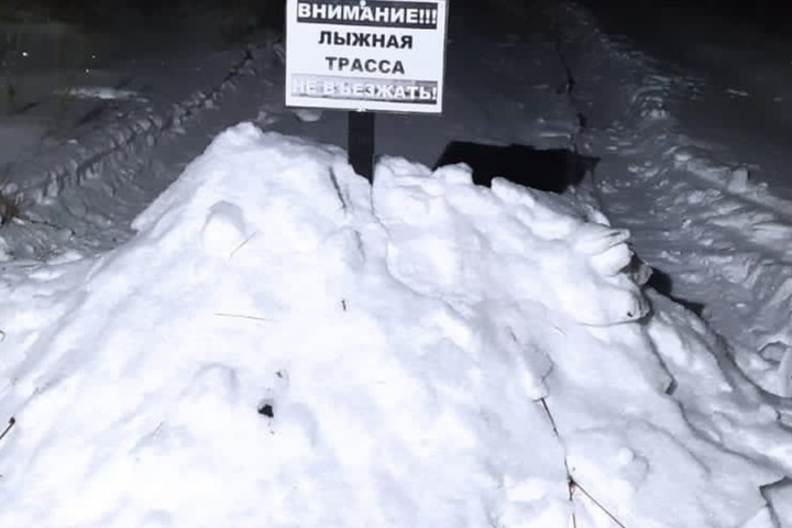 «Указатели их не останавливают»: в Петровске автомобилисты уничтожили и закидали мусором лыжную трассу