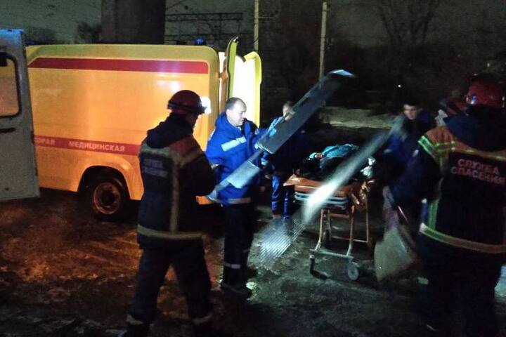 В Саратове поездом мужчине отрезало ногу | Дзен