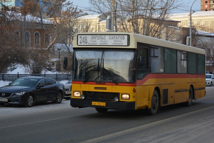На обслуживание трёх автобусных маршрутов Саратов-Энгельс претендует фирма, созданная месяц назад