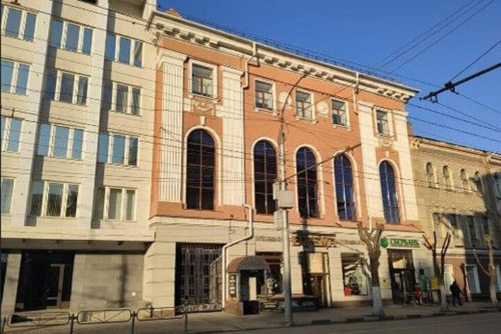 Напротив театра оперы и балета в центре Саратова продают здание почти за 100 миллионов