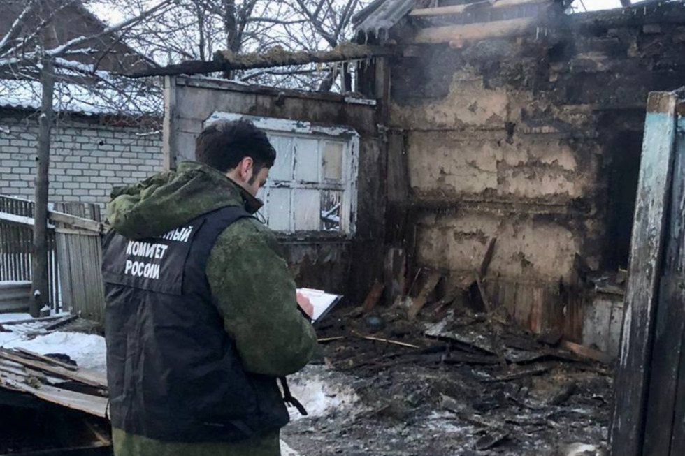 В Советском районе горел дом. После тушения внутри нашли труп хозяина