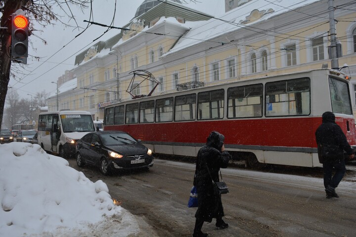 Утром электротранспорт в Саратове останавливался пять раз