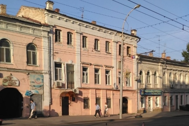 В Саратове аварийным признали старинный дом на Московской