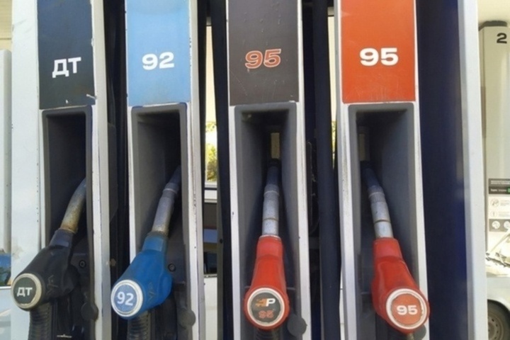Цена на бензин марки АИ-92 в Саратове преодолела порог в 50 рублей