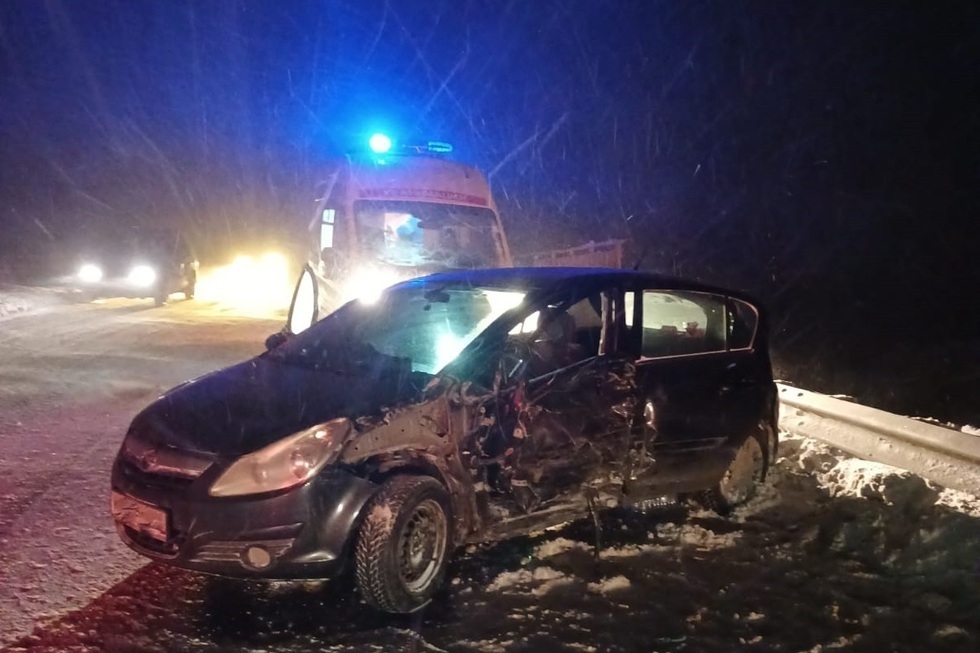 В Балашове девушку сбили на переходе, в Вольском районе пострадала водитель Opel Corsa