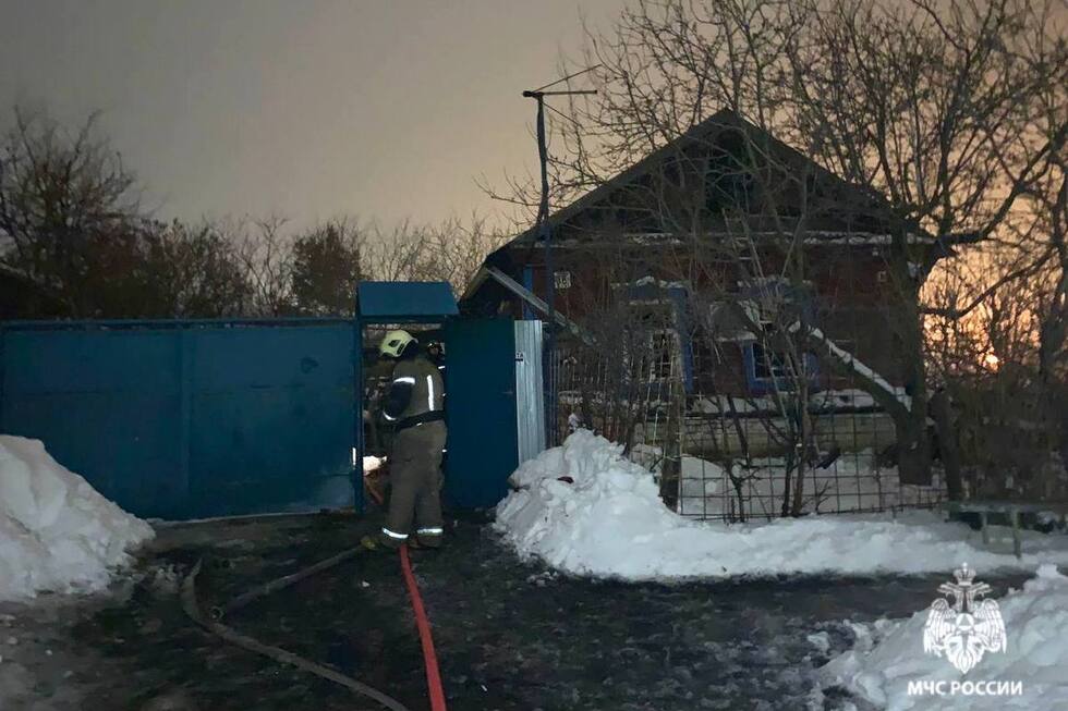 Пожар в Заводском районе охватил частный дом: погибла 83-летняя женщина, её мужу удалось спастись