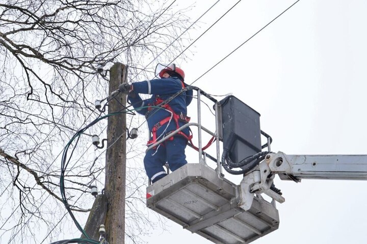 Из-за обрыва высоковольтной линии ЛЭП в Саратовской области без электричества остались семь сёл