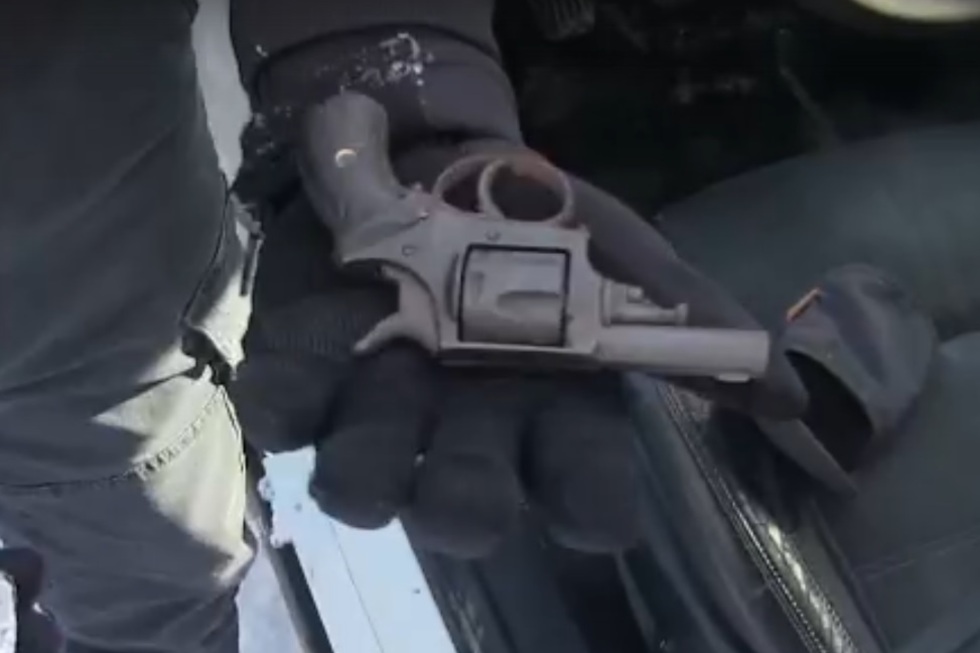 Задержан пытавшийся продать револьвер житель Калининска: дома у него нашли еще оружие