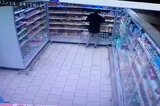 Юноша украл в магазине сыр, чтобы продать его на остановке незнакомцу: возбуждено уголовное дело