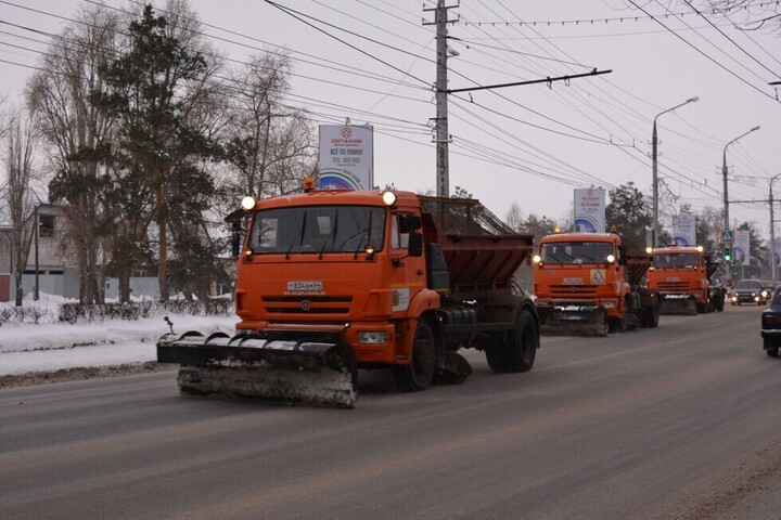 В центре Саратова вновь ограничат парковку из-за уборки снега: список улиц