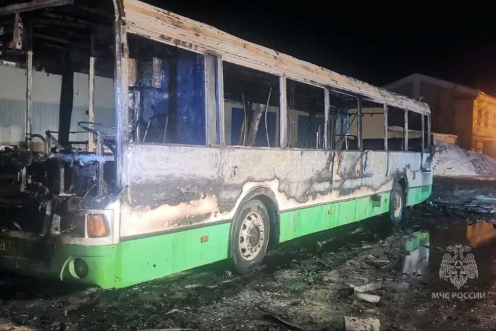 В Балаково сгорел автобус
