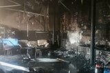 Сотрудники МЧС выезжали тушить огонь в доме и гаражах