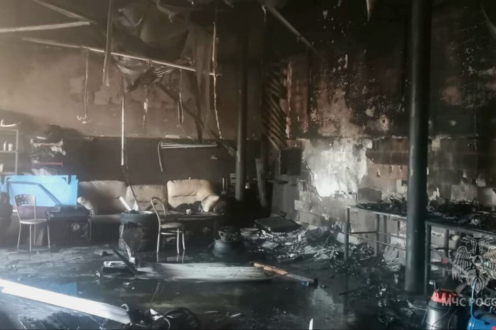 В Саратовской области сгорели дом и гараж