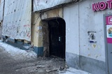 «Будьте аккуратнее!»: историческое здание разрушается на оживленной улице в Саратове