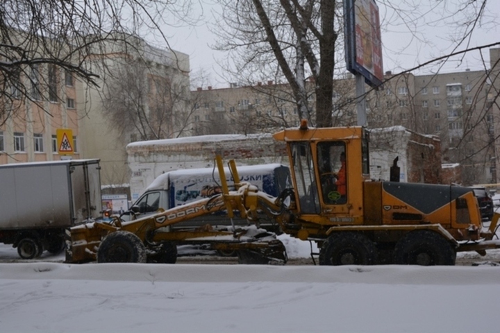 На время уборки снега в Саратове ограничат парковку: список улиц