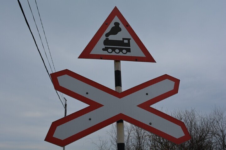 В Ленинском районе четыре дня будут закрывать железнодорожный переезд: график