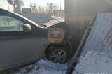 На оживленном перекрестке в Саратове иномарка влетела в забор