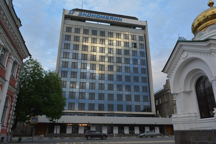 Областная прокуратура заказала ремонт на 11-м этаже здания Экономбанка с видом на Театральную площадь