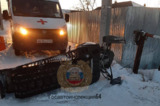 Мужчина не справился со снегоходом, врезался в столб и погиб