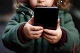Восьмилетняя девочка «слила» мошенникам коды с телефона матери: в итоге женщина лишилась крупной суммы денег