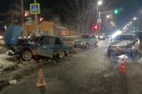 На перекрёстке в областном центре столкнулись отечественные легковушки: двое в больнице