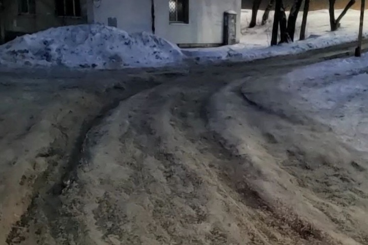 За четыре дня до конца зимы мэр Лада Мокроусова решила узнать у саратовцев, где УК плохо справляются с уборкой снега и льда