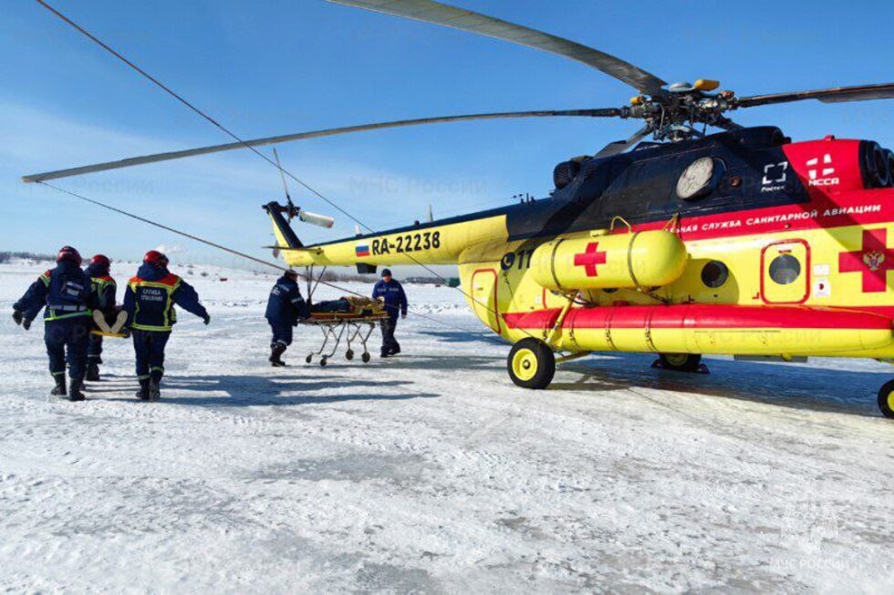 Саратовские спасатели отправились на помощь пострадавшим в ДТП: потребовались специальные инструменты и вертолет