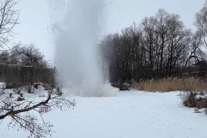 На саратовской реке прогремели взрывы