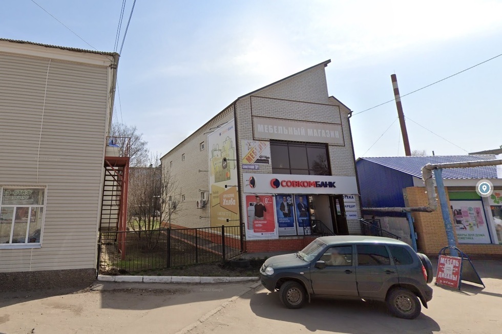 «Как бы не произошло трагедии»: житель Ртищево бьёт тревогу из-за магазина, который перекрыл один из проездов к зданию детской школы искусств