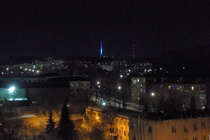 Саратовская телебашня включила праздничную подсветку к 8 марта
