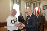 Спецоперация: вдове погибшего военного из Петровского района передали его Орден Мужества