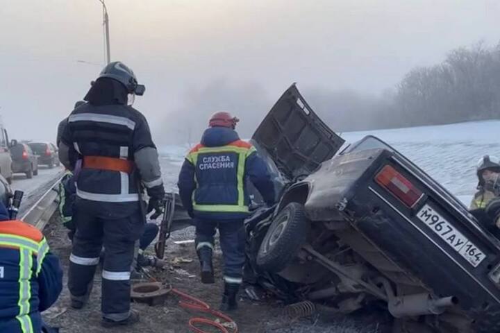 На дороге между Солнечным и Юбилейным «шестёрка» врезалась в столб: есть погибший и пострадавший