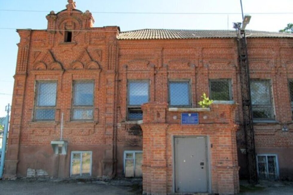 Владельца «особняка Зайцева» в Балаково оштрафовали за установку новых оконных рам