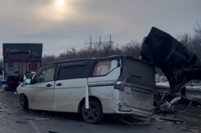 В столкновении фургона, минивэна и седана в регионе погиб один из водителей