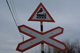 На протяжении недели в Ленинском районе будут закрывать железнодорожный переезд: даты и пути объезда