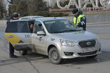 Перед мостом Саратов-Энгельс поймали таксистов-нарушителей: придется оплатить штрафы до 10 тысяч рублей