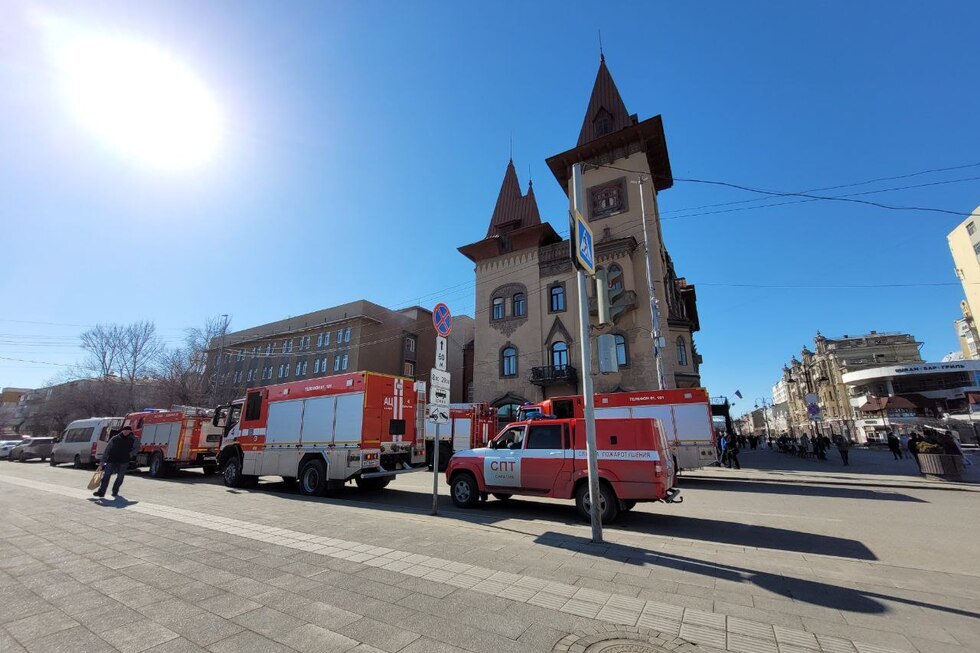 К консерватории в Саратове подъехали пять пожарных машин: рассказываем, что происходит
