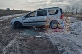 Утром у Дергачей перевернулась отечественная легковушка: трое в больнице