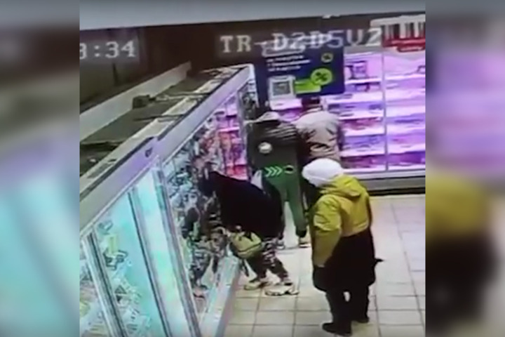 В Саратове поймали похитительницу сливочного масла: девушка вынесла из магазинов почти 60 пачек