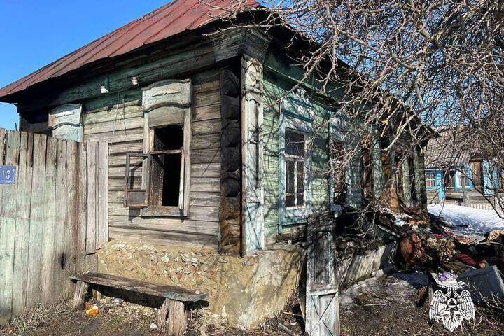 На пожаре в отдаленном районе пострадали двое мужчин: они неаккуратно растапливали печь
