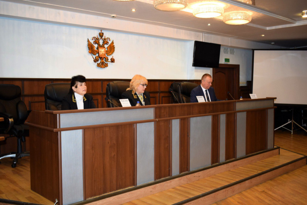 В Саратовской области одобрили назначение 11 судей и отставку 4