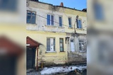 В двухэтажном доме 50-х годов в Саратове постройки обрушилась часть дымохода