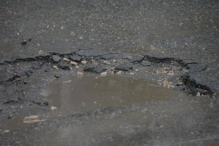 Саратовцы возмущены, что на ремонт дорог в городе власти нашли только 180 миллионов (адреса и сроки)