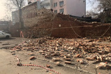 Ночью в Кировском районе обрушилась стена, прилегающая к жилому дому