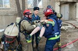 В Саратове из горящей пятиэтажки эвакуировали 40 человек, 10 из них — дети