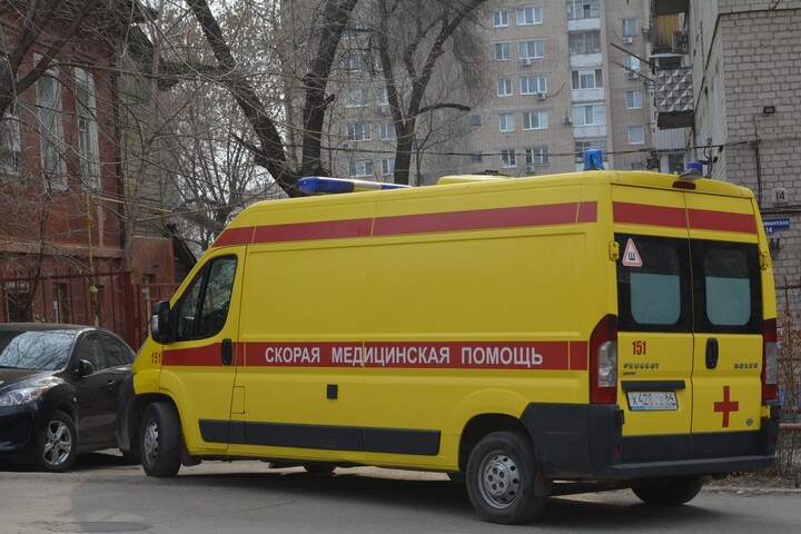 В Ленинском районе при падении с высоты погибла женщина